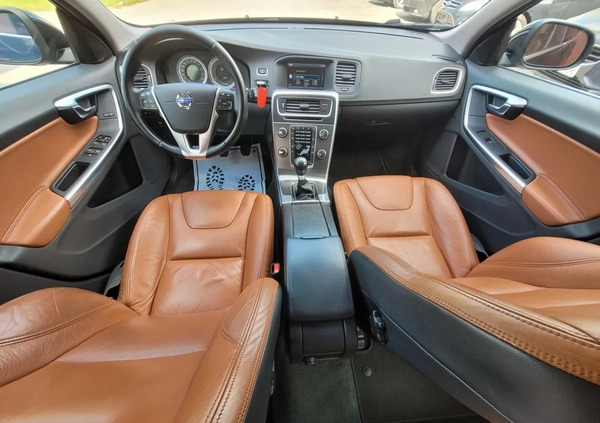 Volvo V60 cena 29800 przebieg: 254000, rok produkcji 2011 z Opoczno małe 436